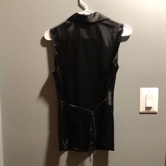 BRAND NEW WOMAN’S TOP SIZE MEDIUM! NWOT! NEVER WORN! SMOKE FREE HOME! - Picture 5 of 5